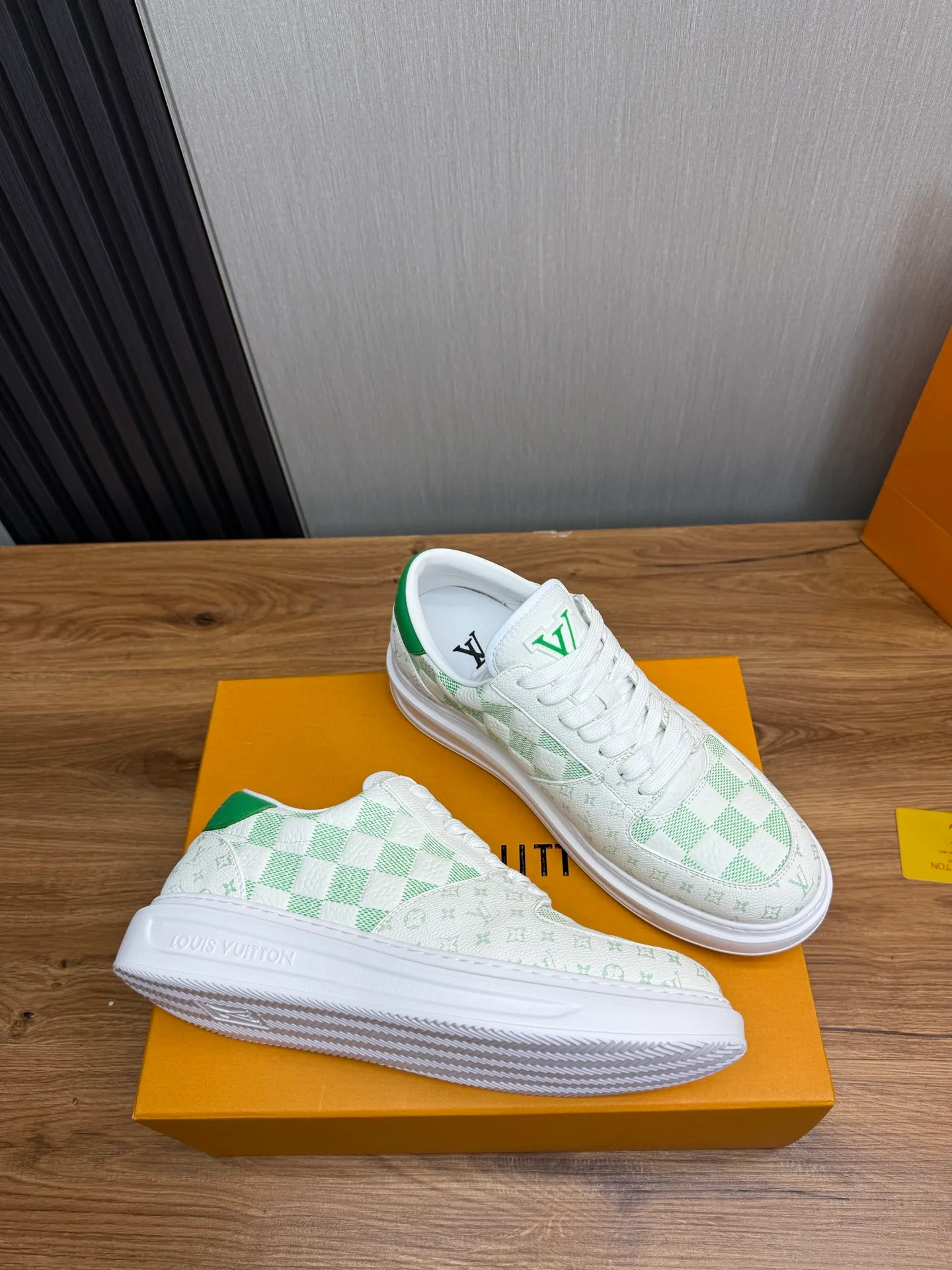 Men's shoes 💰840💰 LOUIS VUITTON [Luden Yiwei] The new trendy Lv is on the market 🎁, casual and fashionable men's shoes 👟 1:1 shipment ⬆️The upper is made of imported cowhide + cowhide mesh lining, the original wear-resistant rubber outsole, the version is simple and elegant, exclusive for trendy men. 38-45 (38.45 is non-refundable if made to order)